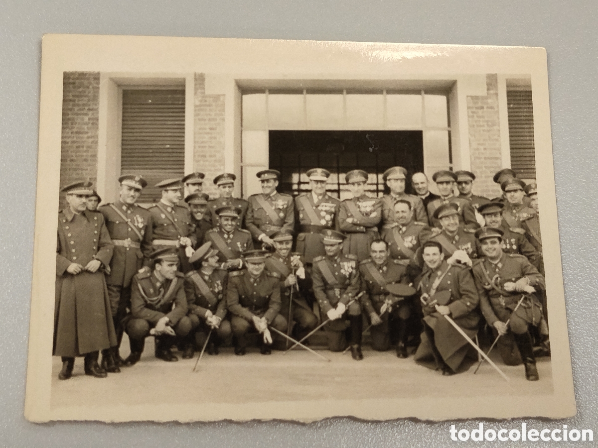 Militaria: Fotograf&iacute;a ex combatientes guerra civil con el general Carlos Iniesta Cano.guardia civil.legionarios