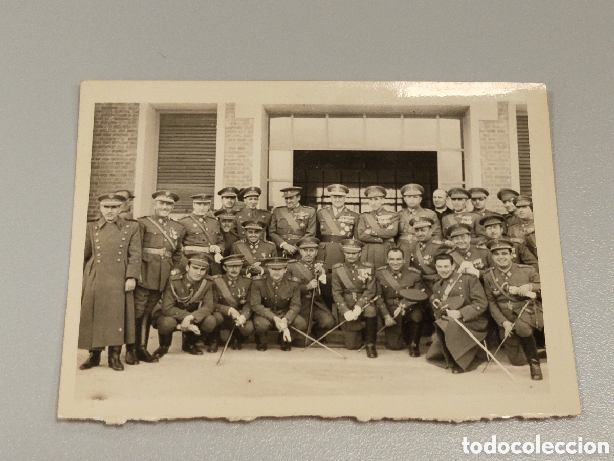 Militaria: Fotograf&iacute;a ex combatientes guerra civil con el general Carlos Iniesta Cano.guardia civil.legionarios