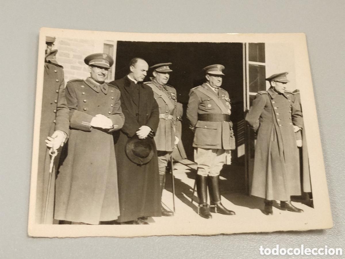 Militaria: Fotograf&iacute;a ex combatientes guerra civil con el general Carlos Iniesta Cano.guardia civil.legionarios