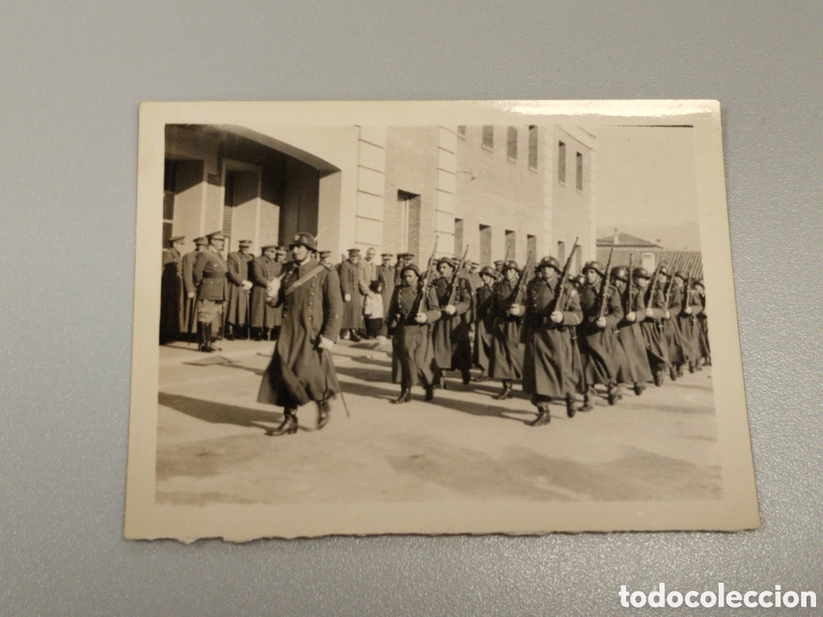 Militaria: Fotograf&iacute;a ex combatientes guerra civil con el general Carlos Iniesta Cano.guardia civil.legionarios