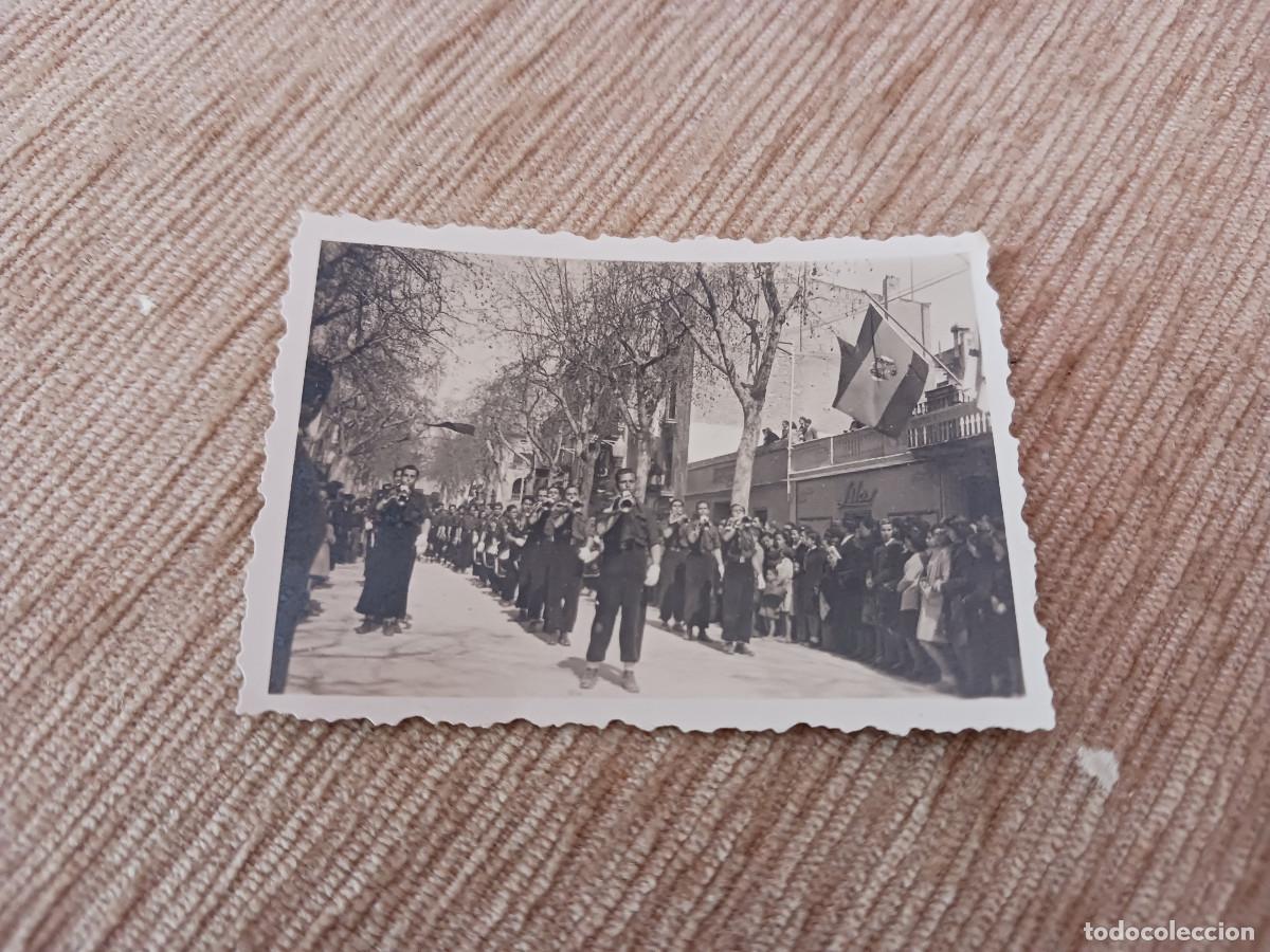 Militaria: fotografia desfile de la seccion juvenil de falange 1947