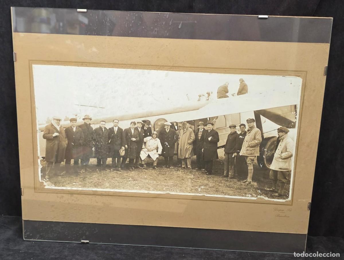 Militaria: Fotograf&iacute;a Panor&aacute;mica Original de Aviaci&oacute;n &ndash; Grupo junto a Avi&oacute;n Hist&oacute;rico &ndash; Gaspar Fot Barcelona