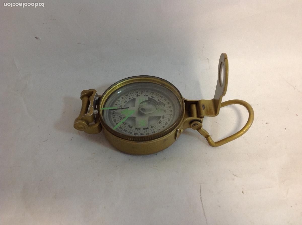 Militaria: Br&uacute;jula militar de lat&oacute;n. s XX