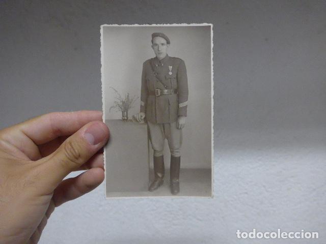 Militaria: Antigua fotografia original de militar espa&ntilde;ol con medalla sufrimientos por la patria, Division azul