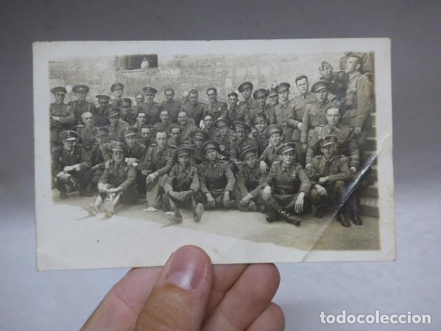 Militaria: Antigua fotografia de militares seguramente de epoca de la Guerra civil.