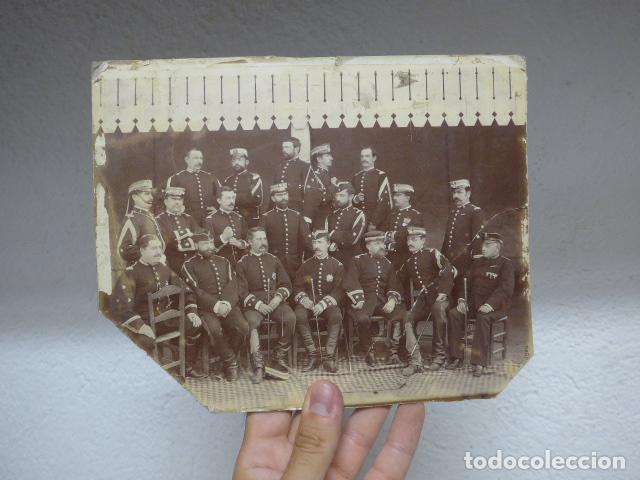 Militaria: Antigua gran fotografia de oficiales espa&ntilde;oles del siglo XIX con leopoldina, gorrillo... guerra Cuba