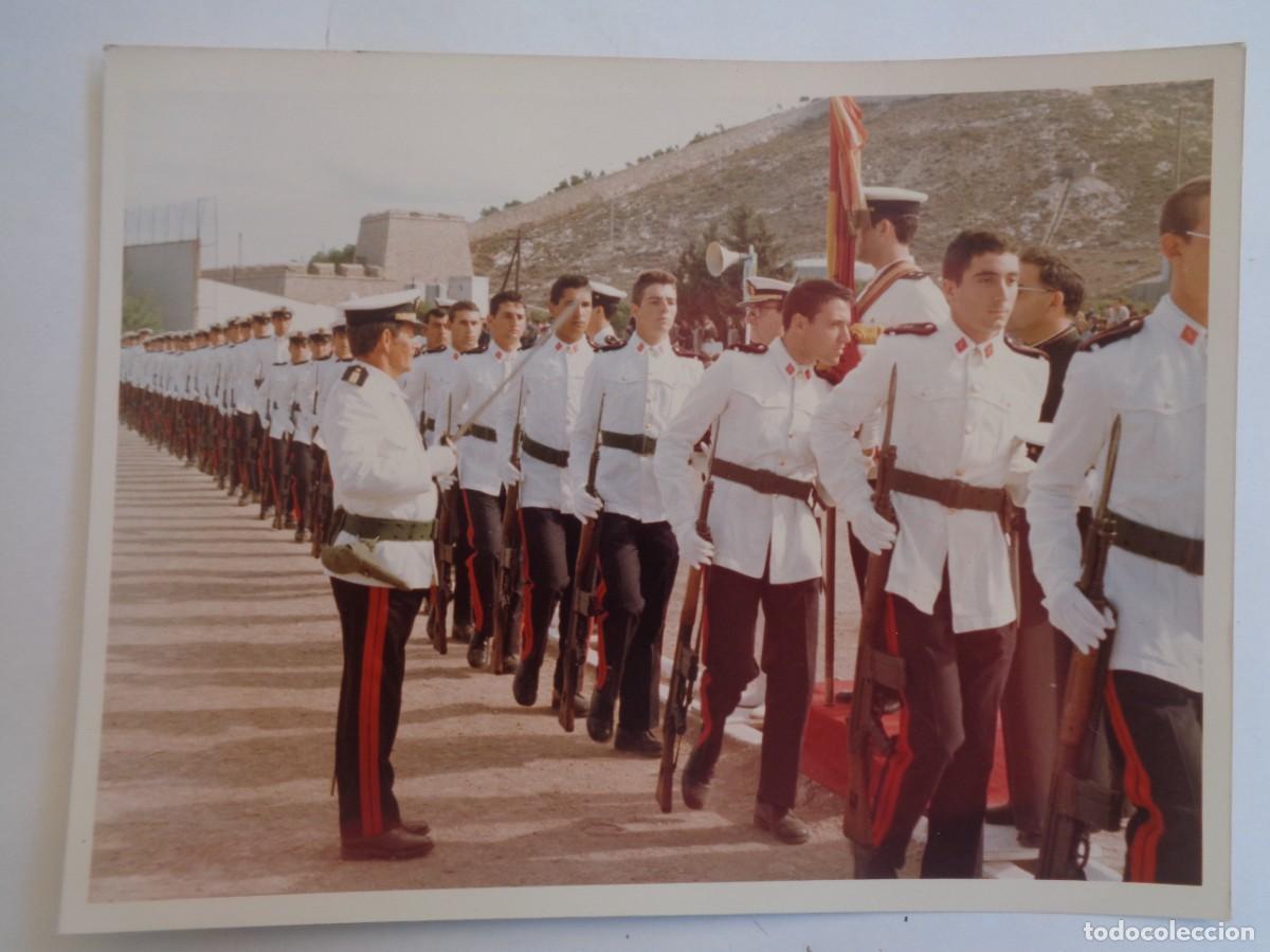 Militaria: INFANTERIA DE MARINA : FOTO DE JURA DE BANDERA DE INFANTES .... 15,5 X 20,5 CM