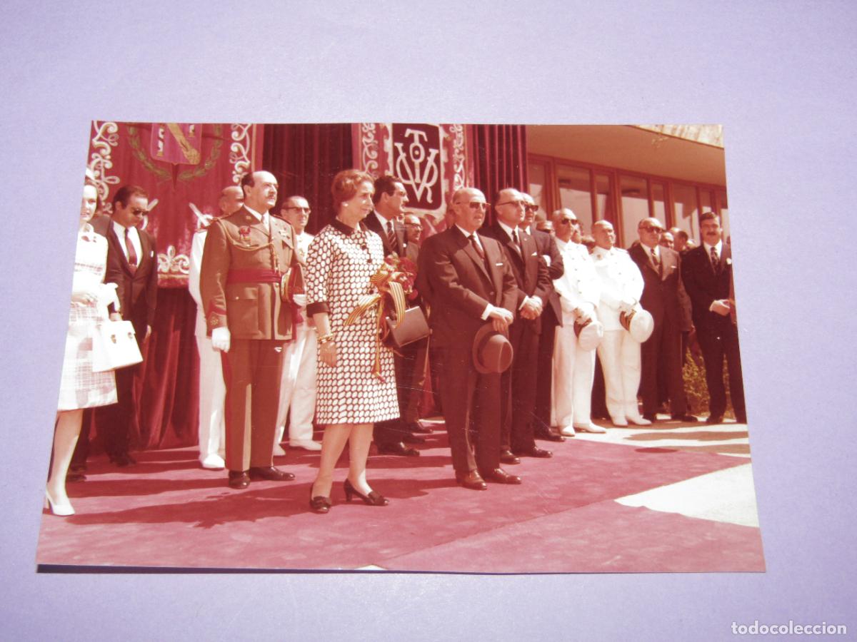 Militaria: Antigua Fotograf&iacute;a Original de FRANCO, CARMEN POLO y Autoridades - A&ntilde;o 1970s.