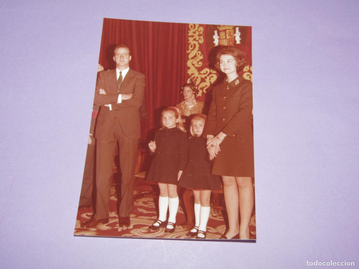 Militaria: Antigua Fotograf&iacute;a Original de JUAN CARLOS, D&ntilde;a. SOFIA e Infantas en Visita a Valencia - A&ntilde;o 1970s.