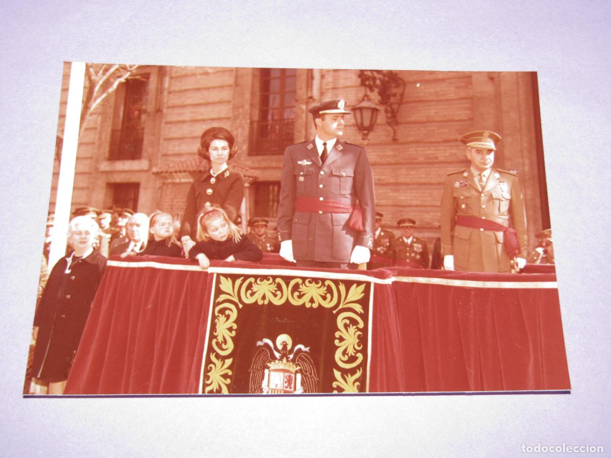 Militaria: Antigua Fotograf&iacute;a Original de JUAN CARLOS, D&ntilde;a. SOFIA e Infantas en Visita a Valencia - A&ntilde;o 1970s.