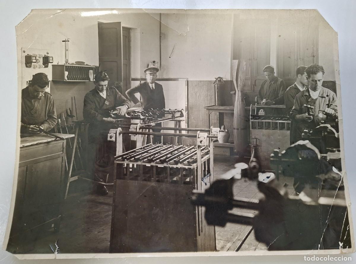 Militaria: Fotograf&iacute;a de la armer&iacute;a de la base a&eacute;rea de Tablada, 1932