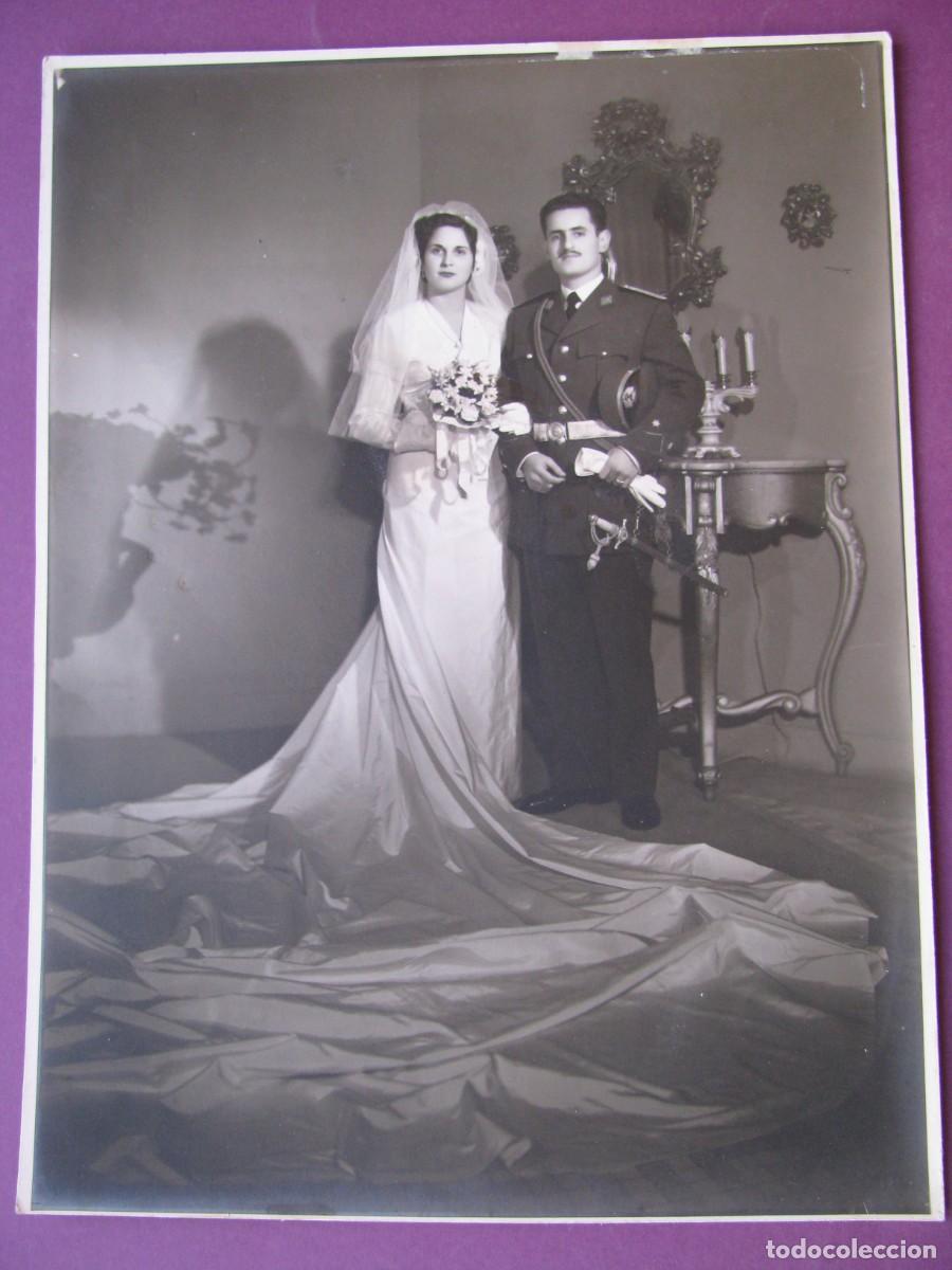 Militaria: FOTO DE LA BODA DE TENIENTE DE AVIACION. 24X18 CM