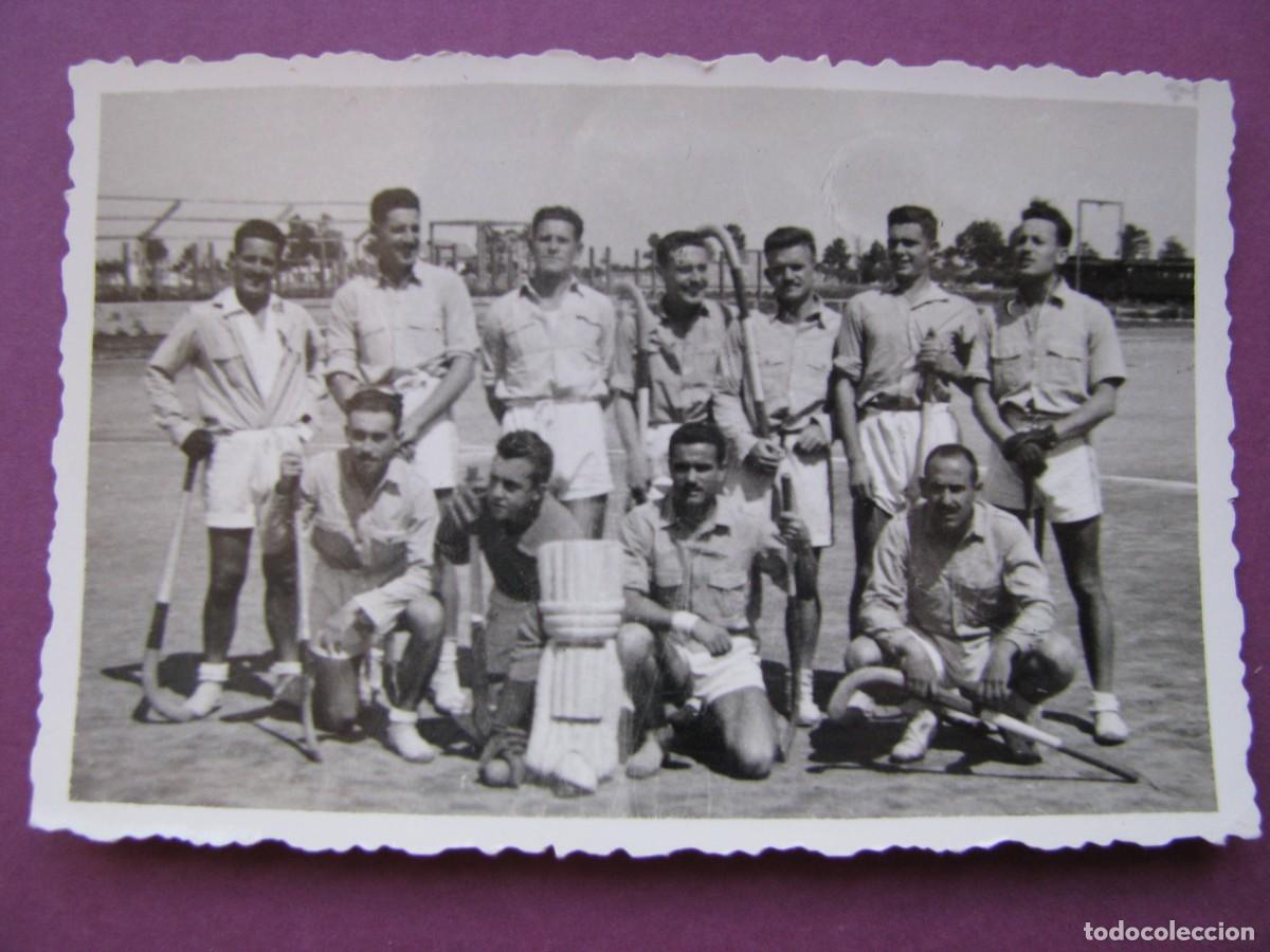 Militaria: FOTO DE MILITARES. EQUIPO HOCKEY SOBRE HIERBA. 4&ordf; CIA DE AVIACION. A&Ntilde;OS 1949, 1950. 9X6 CM
