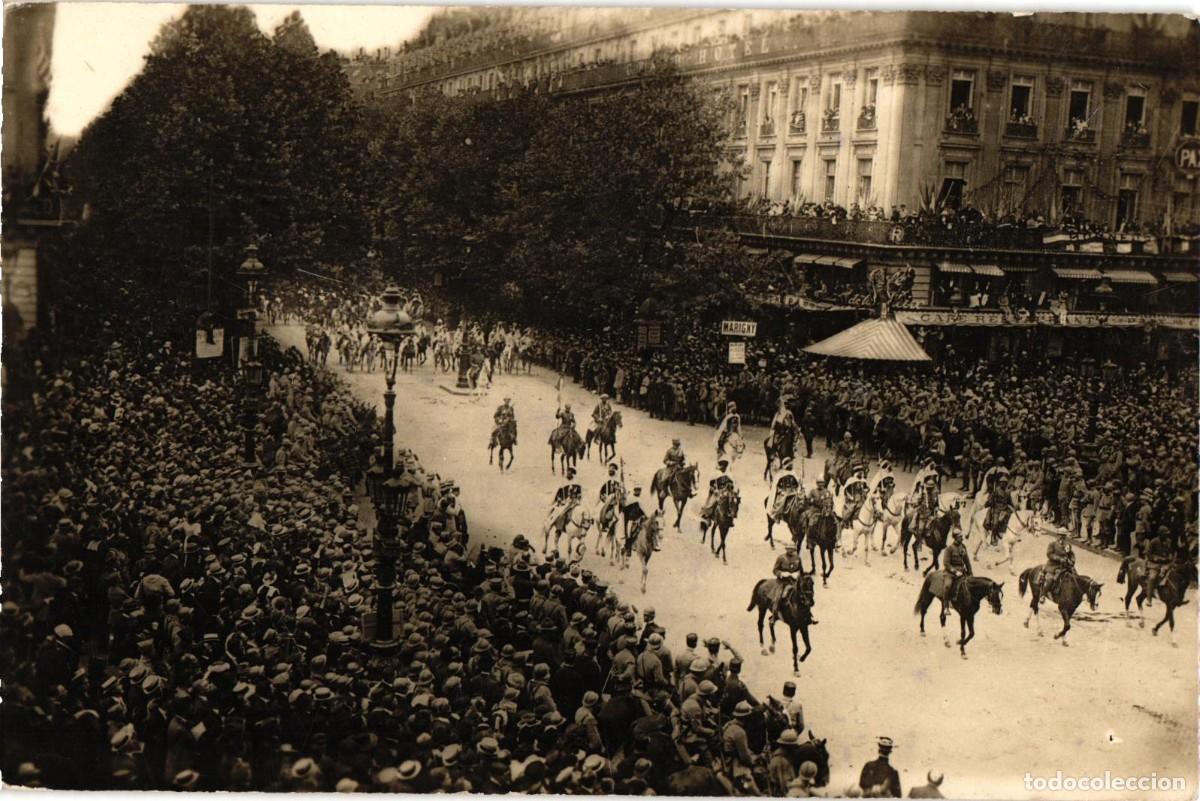 Militaria: Paris - Desfile de la Caballeria marroqui en la Plaza de la Opera - 14 de Julio