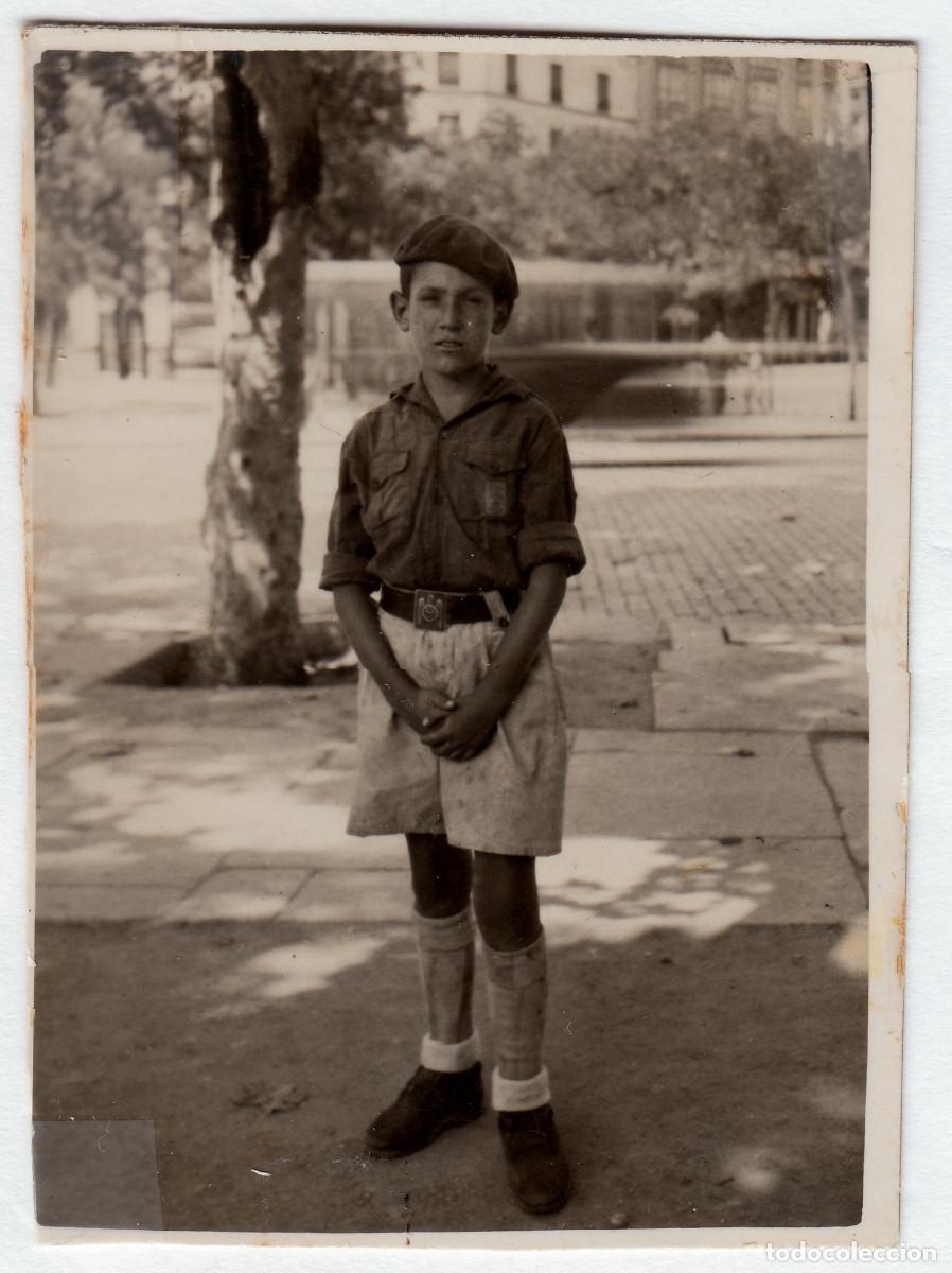 Militaria: S&iacute;mbolo franquista Yugo y Flechas. Ni&ntilde;o Frente Juventudes. A&ntilde;os 40 g aa
