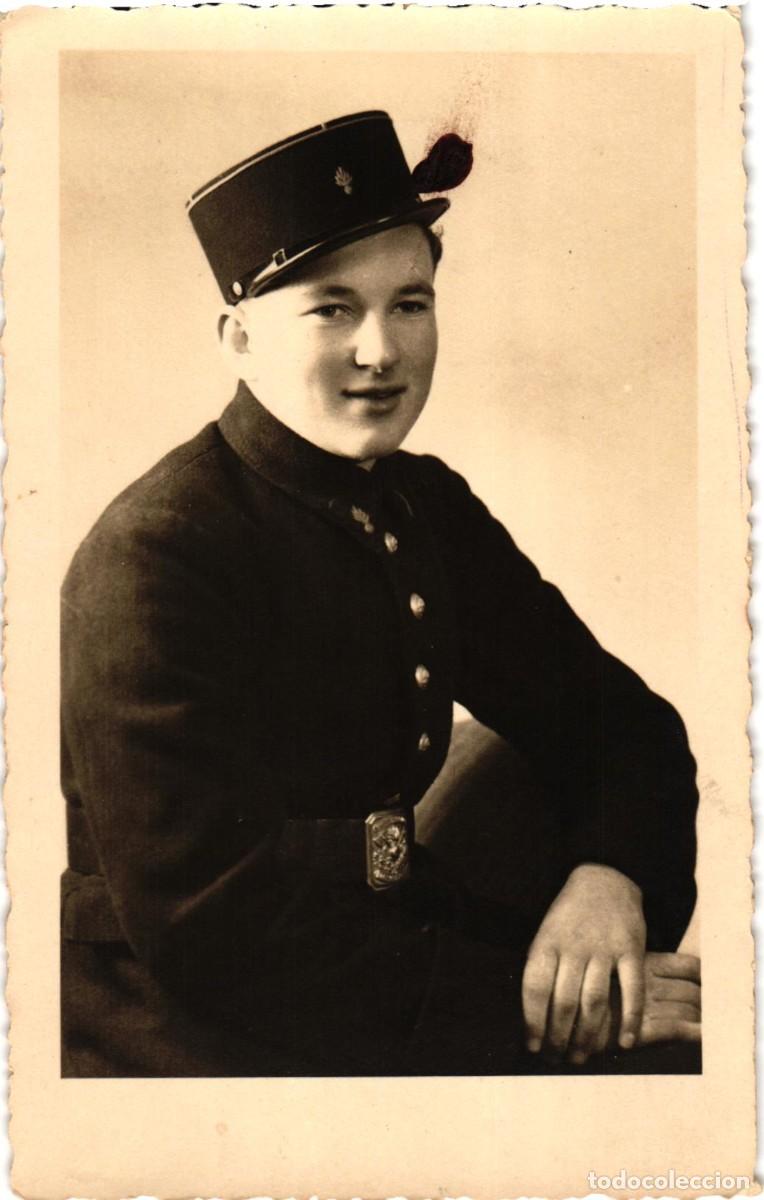 Militaria: Gendarme - Soldado franc&eacute;s durante la II Guerra Mundial - Retrato de estudio