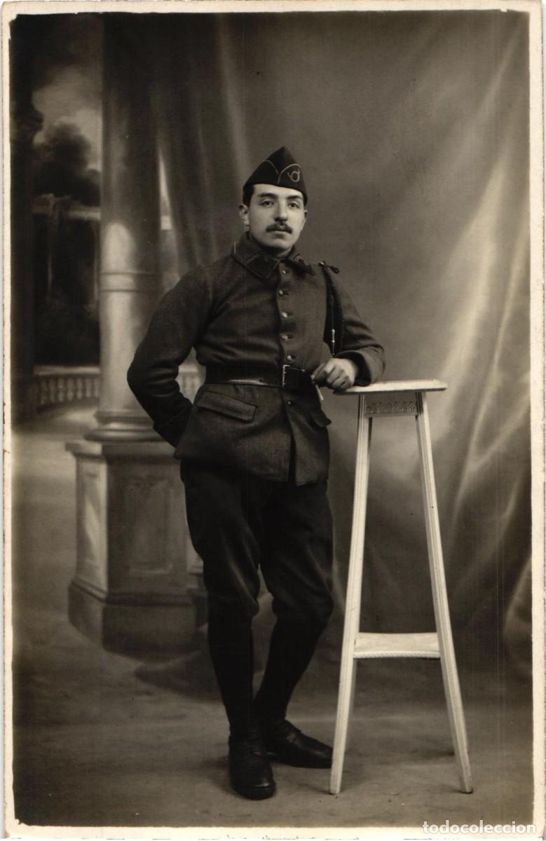 Militaria: Soldado franc&eacute;s durante la II Guerra Mundial - Retrato de estudio