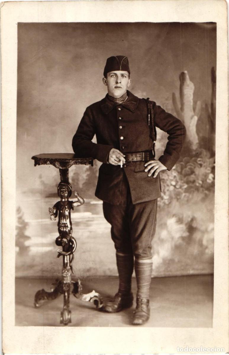 Militaria: Soldado franc&eacute;s durante la II Guerra Mundial - Retrato de estudio