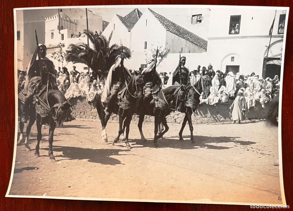 Militaria: MARRUECOS, CABALLERIA DE LA MEHALA DESFILANDO, dias de la visita de VISITA DE ALFONSO XIII a Marruec