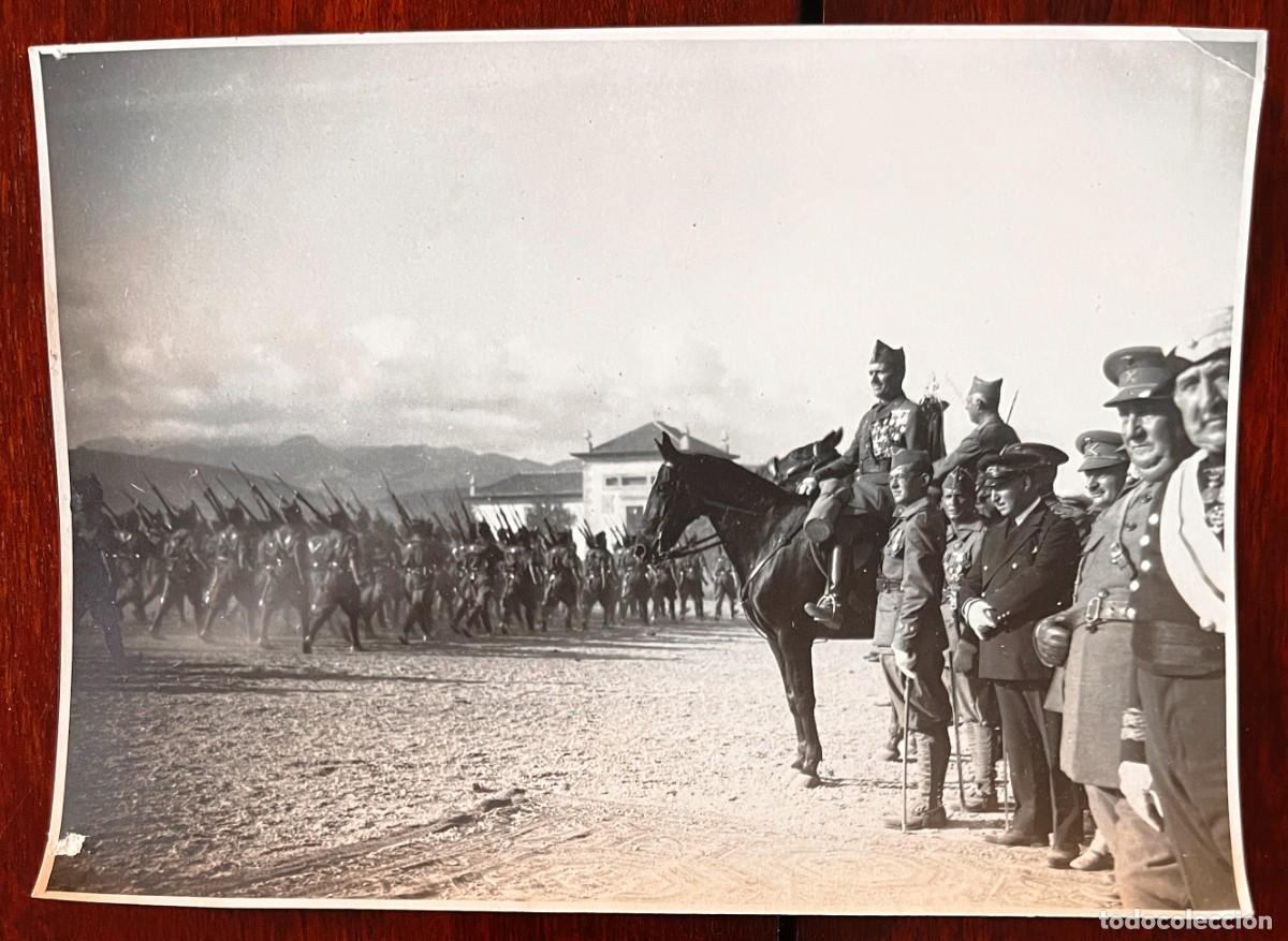 Militaria: DAR RIFFIEN 1927, ENTREGA DE LA PRIMERA BANDERA A LA LEGI&Oacute;N, DESFILE MILITAR, ALFONSO XIII, FOTO