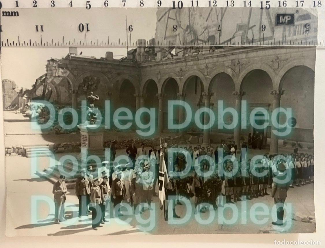 Militaria: Fotograf&iacute;a visita Juventudes Hitlerianas Alc&aacute;zar Toledo