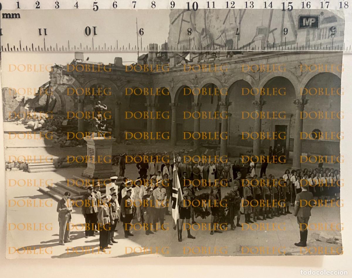 Militaria: Fotograf&iacute;a visita Juventudes Hitlerianas Alc&aacute;zar Toledo