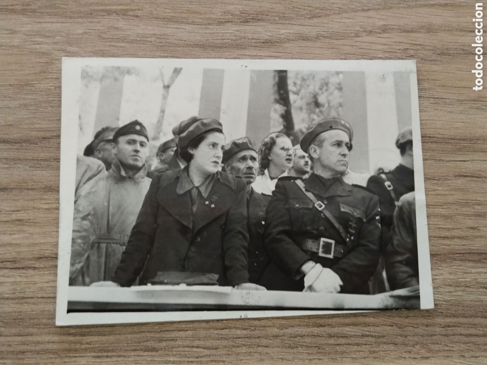 Militaria: Fotograf&iacute;a guerra civil pilar primo de rivera.seccion femenina.falangista.requete.militar.seu.frente