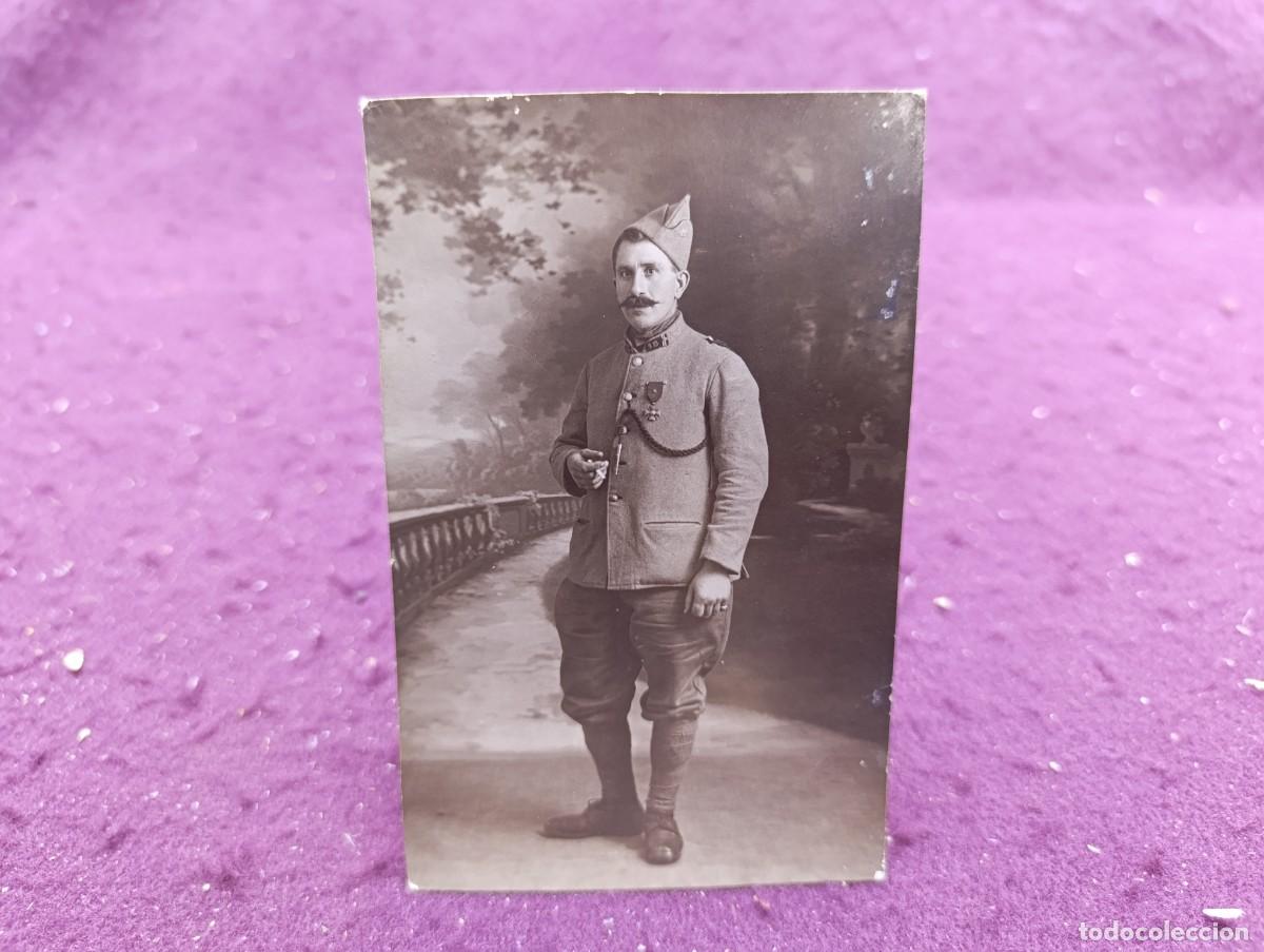 Militaria: Antigua fotograf&iacute;a en b/n, militar, con notas al dorso
