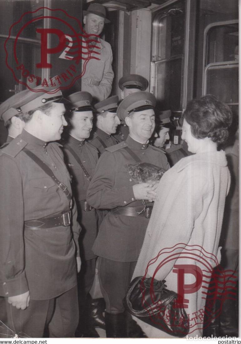 Militaria: CHANTEURS ET DANSEURS DE LARMEE SOVIETIQUE BORIS ALEXANDROV A GARE NORD PARIS 18*13CM RUSSE RUSIA R