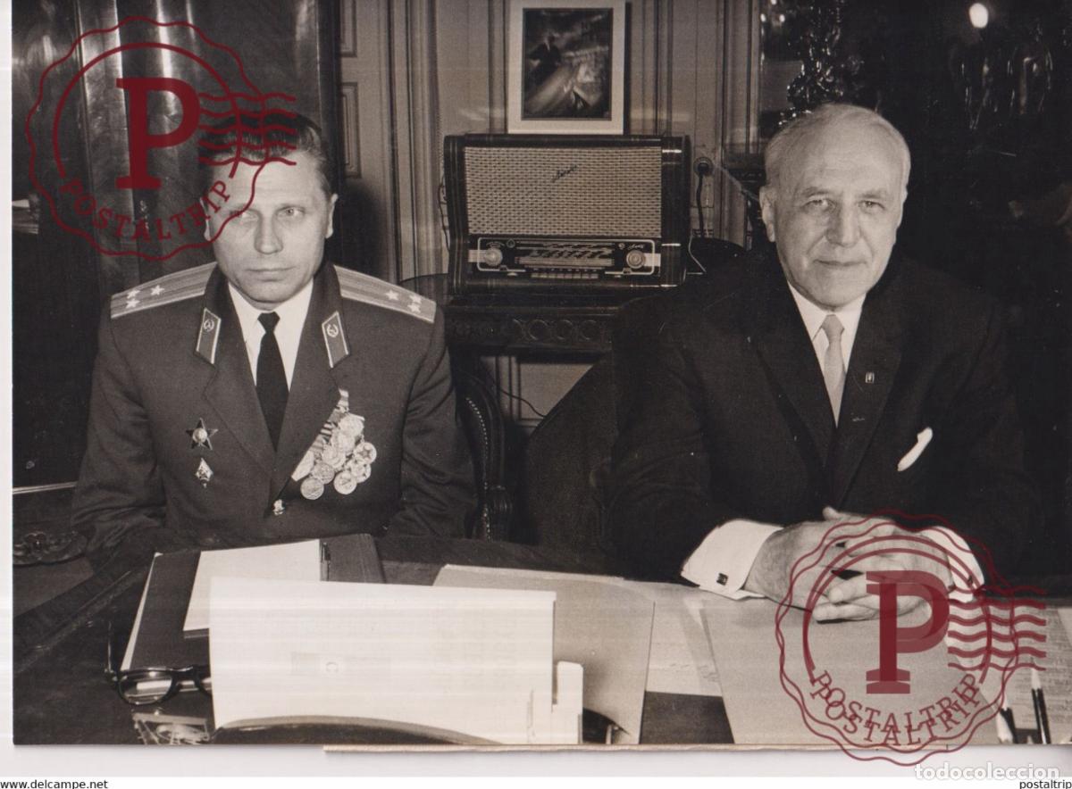 Militaria: M ZORINE AMBASSADEUR SOVIETIQUE A PARIS 25EME ANNI VICTOIRE SUR HITLER VALERIAN 18*13CM RUSSE RUSIA