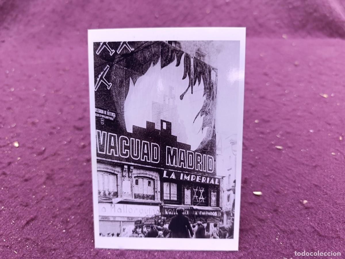 Military Antiques: Antigua fotograf&iacute;a de Archivo, Guerra Civil, 1937, Madrid, Cartel en Puerta del Sol, sello al dorso