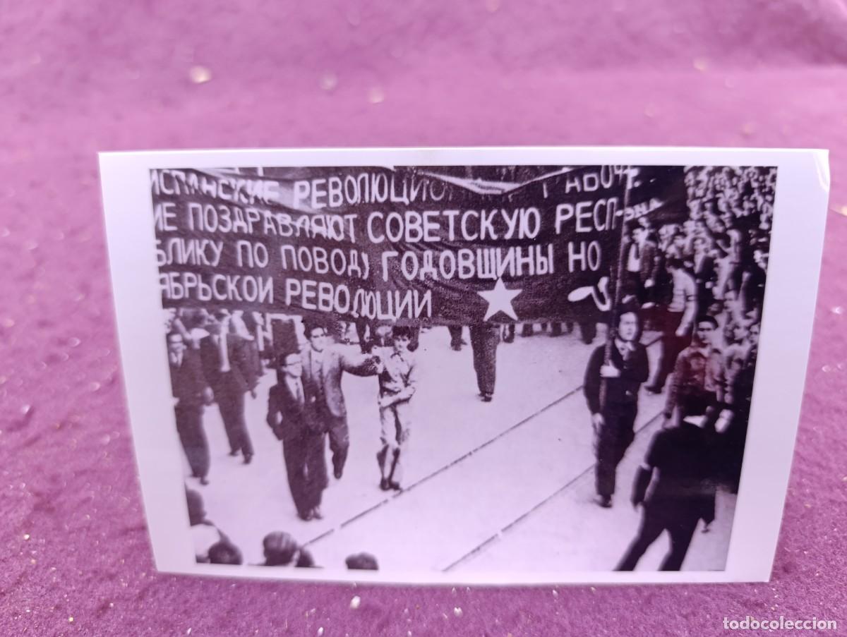 Military Antiques: Antigua fotograf&iacute;a de Archivo, Guerra Civil, 1937, Madrid, manifestaci&oacute;n pro-Rusia, sello al dorso