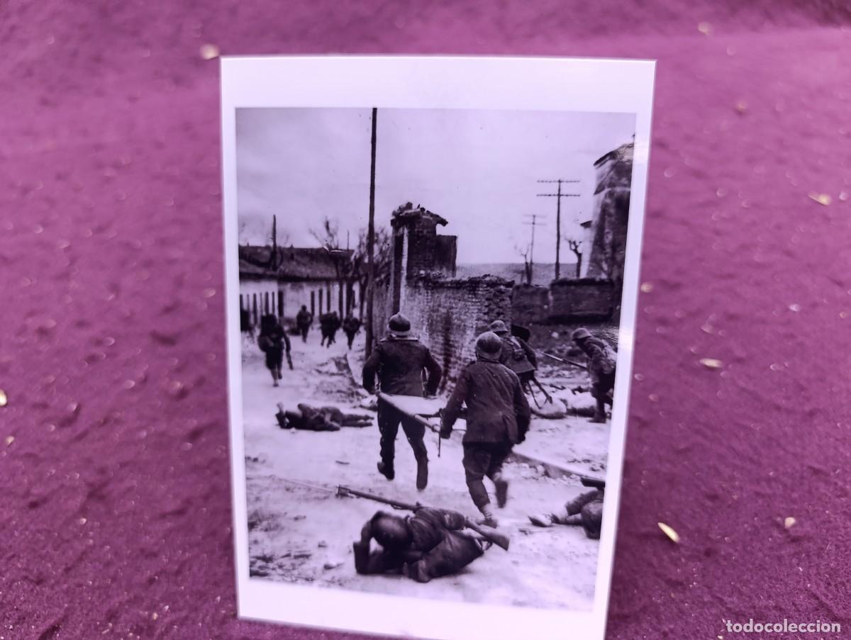 Militaria: Antigua fotograf&iacute;a de Archivo, Guerra Civil, 1937, Madrid, soldados al rescate de heridos, sello