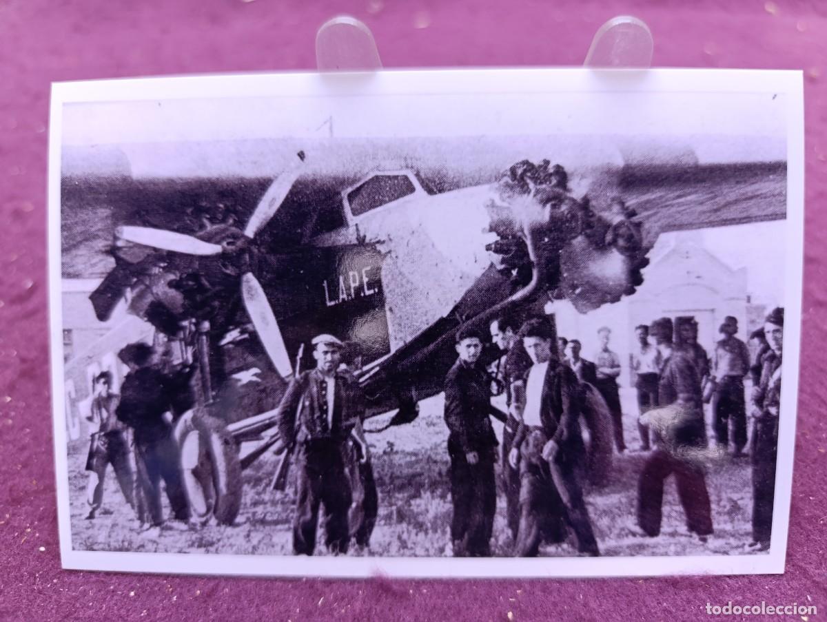 Militaria: Antigua fotograf&iacute;a de Archivo, Guerra Civil, Avi&oacute;n capturado en Zaragoza, sello al dorso