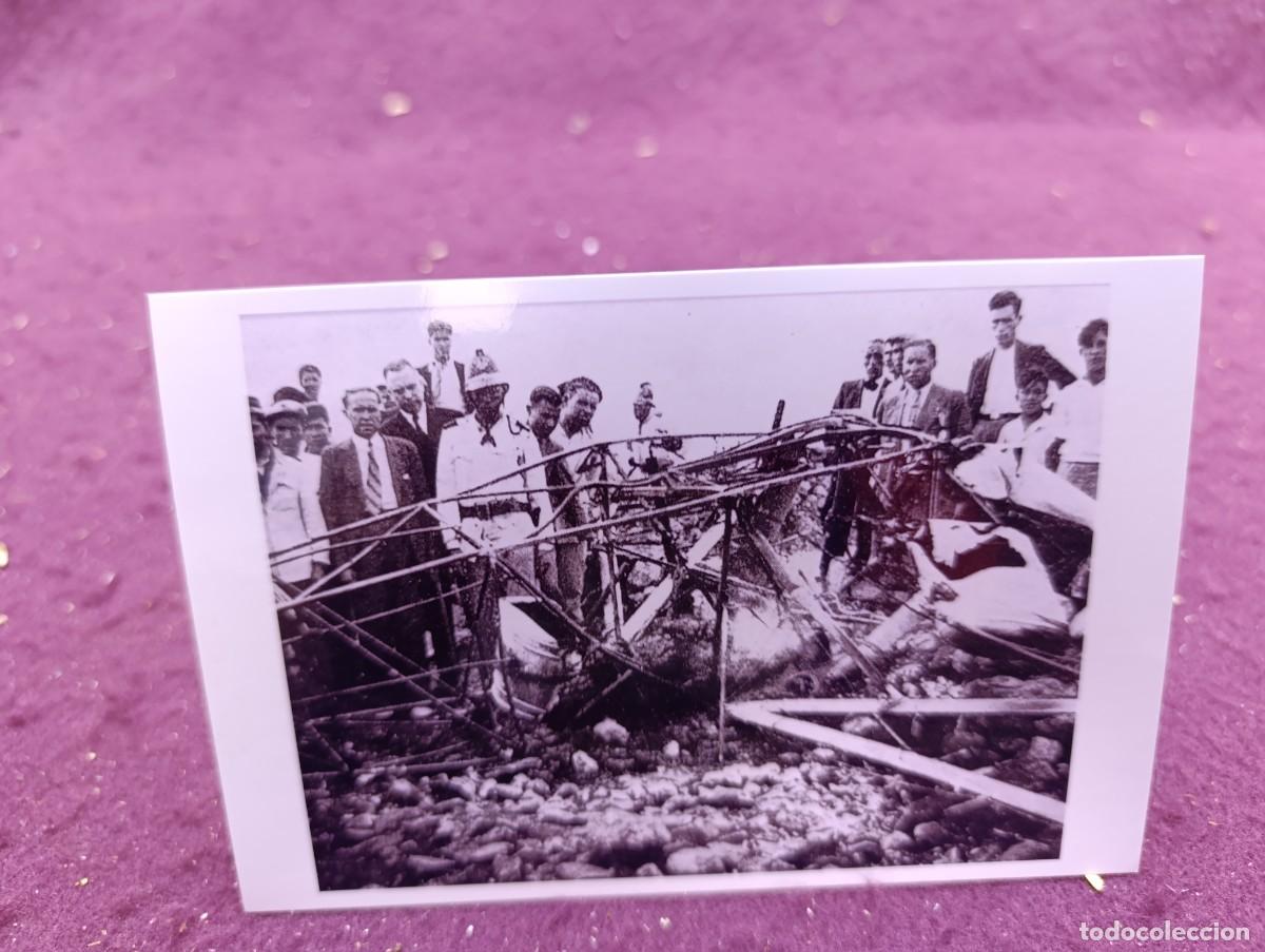 Militaria: Antigua fotograf&iacute;a de Archivo, Guerra Civil, restos de un avi&oacute;n alem&aacute;n derribado, sello al dorso
