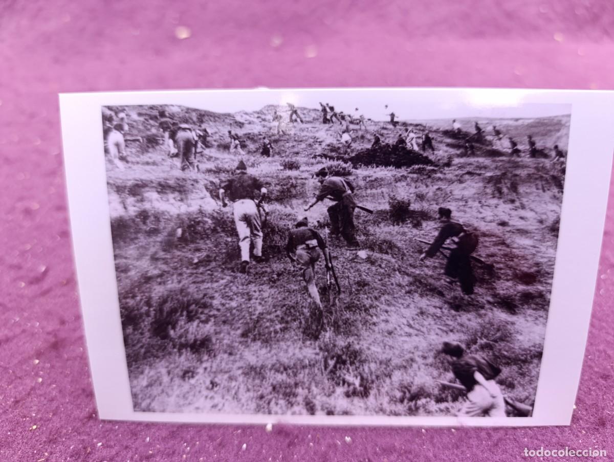 Militaria: Antigua fotograf&iacute;a de Archivo, Guerra Civil, 1937, toma de colina por nacionalistas, sello al dorso