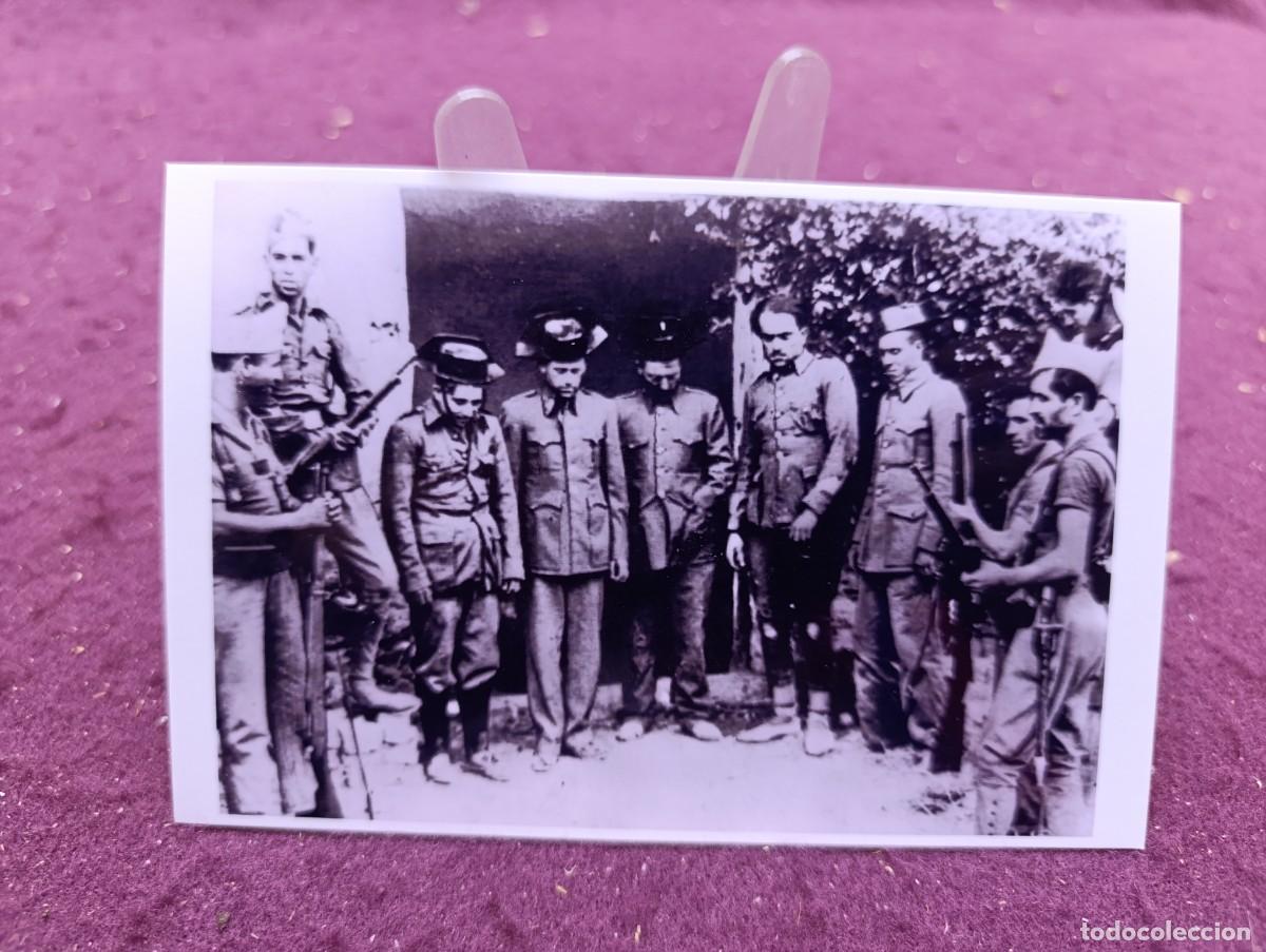 Militaria: Antigua fotograf&iacute;a de Archivo, Guerra Civil, Valencia, Guardias Civiles apresados por republicanos