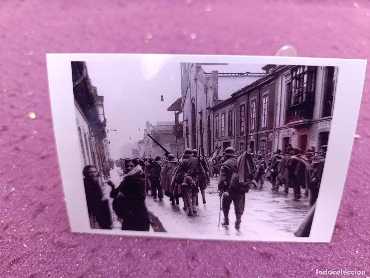 Militaria: Antigua fotograf&iacute;a de Archivo, Guerra Civil, entrada de fuerzas nacionalistas en ciudad,