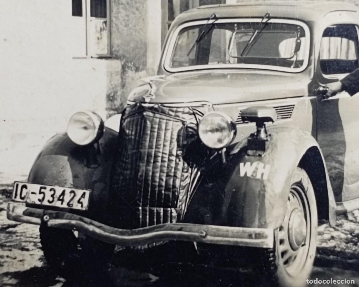 Militaria: Fotograf&iacute;a Suboficial de la Wehrmacht con un Ford Eifel (III Reich Hitler- Nazi- Alemania) WWII