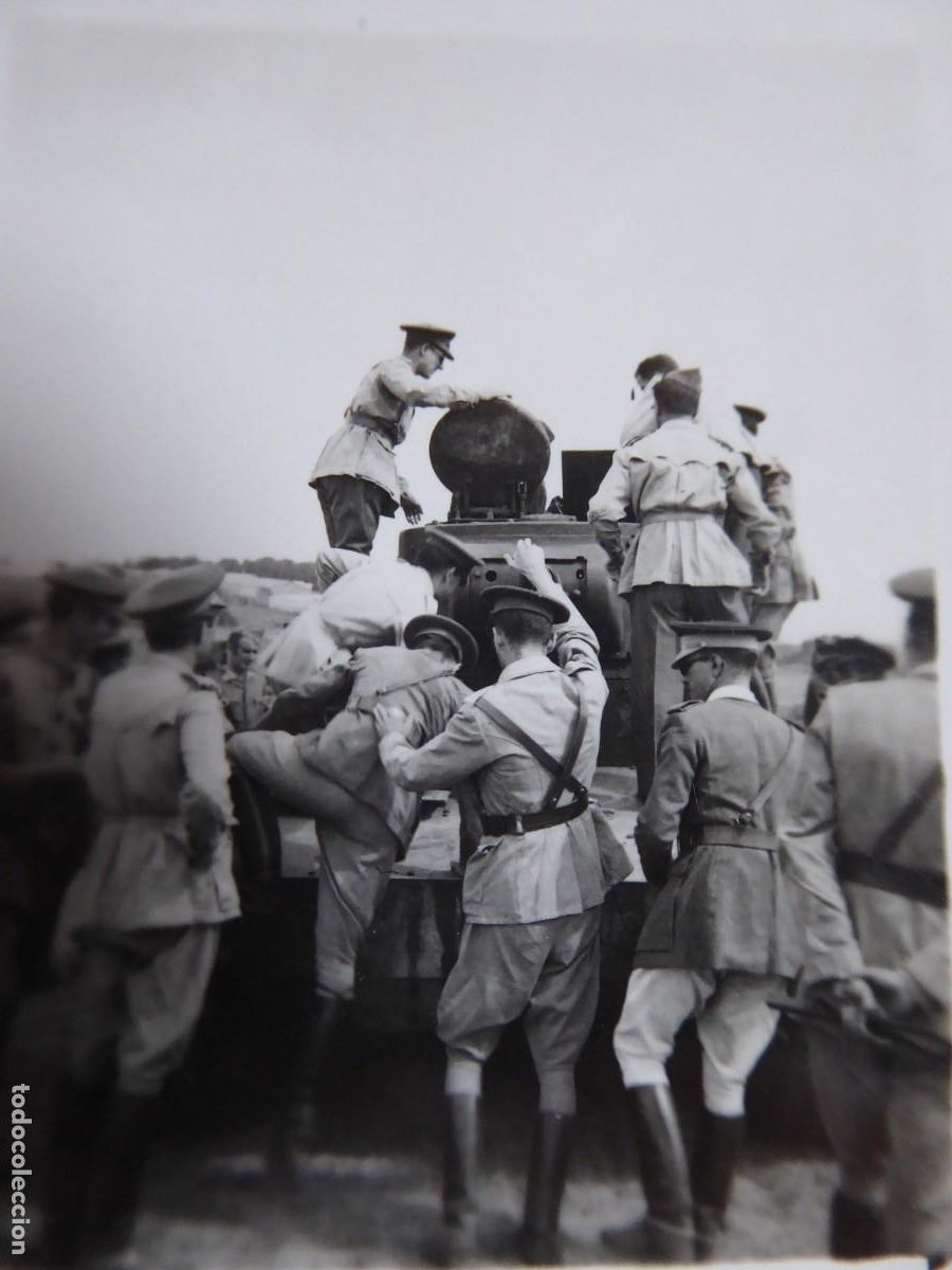 Militaria: Fotograf&iacute;a oficiales regulares.