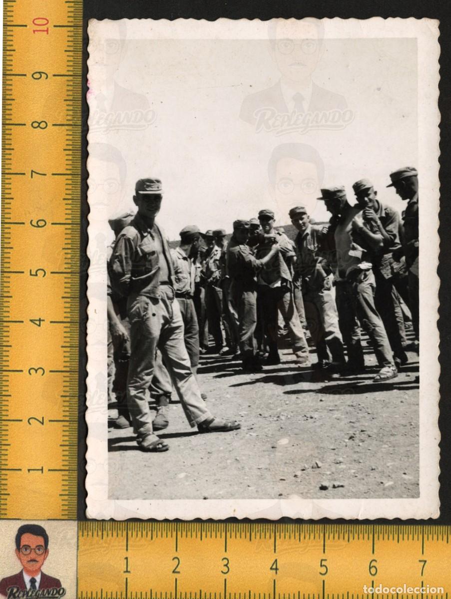 Militaria: SIDI IFNI: GRUPO SOLDADOS ESPA&Ntilde;OLES &iquest;RECONOCIMIENTO M&Eacute;DICO? CAMPAMENTO - FOTO A&Ntilde;OS 60 SAHARA OCCIDEN