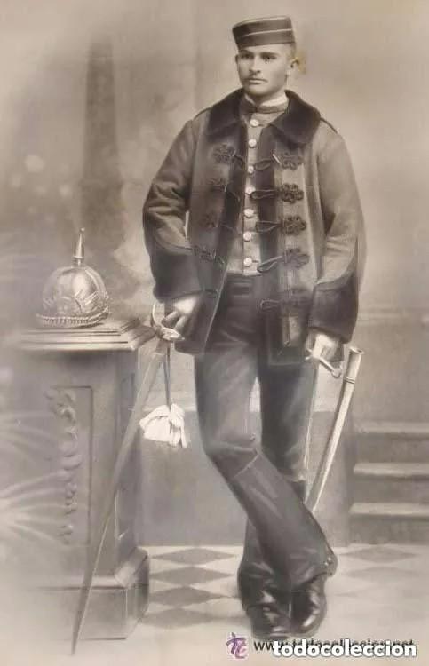 Militaria: FOTOGRAFIA DE MILITAR CON PELLIZA DE HUSAR DE CABALLERIA, FOTOGRAFIA DE GRAN TAMA&Ntilde;O, MIDE 60 X 45 CM