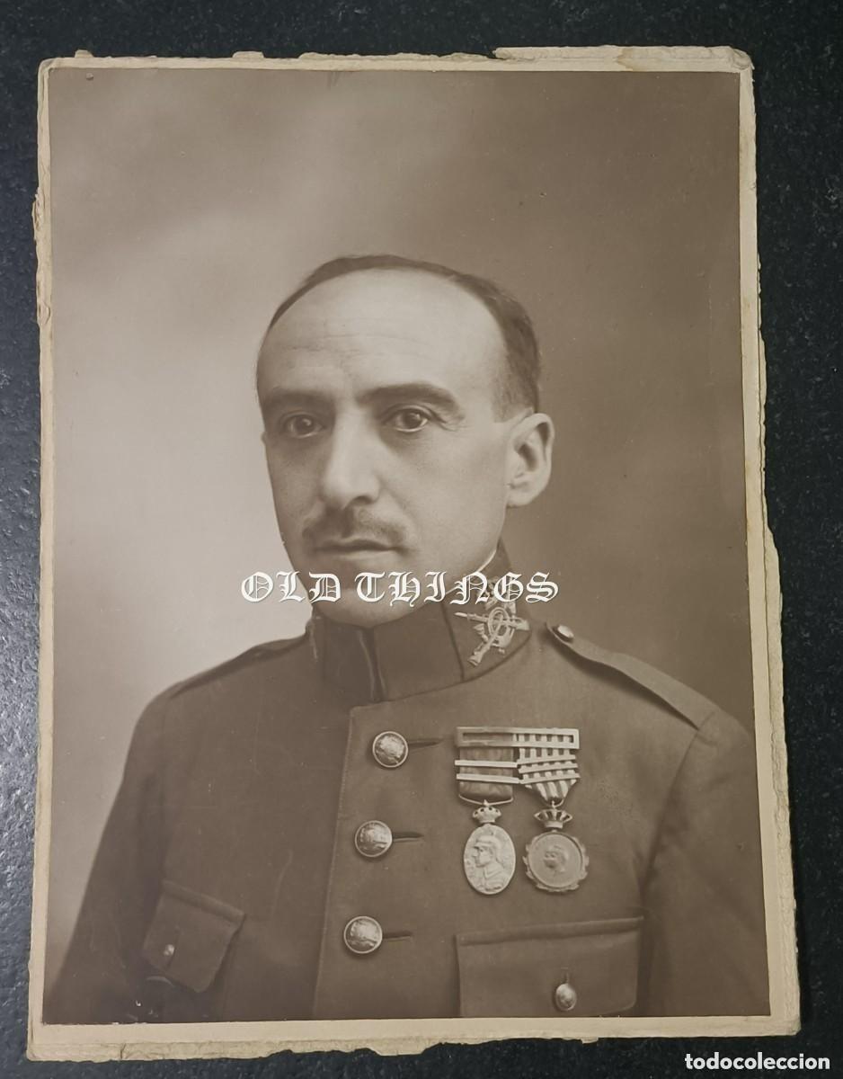 Militaria: FOTOGRAFIA DE OFICIAL DE INFANTERIA CONDECORADO CON MEDALLAS DE LA GUERRA DE CUBA Y CAMPA&Ntilde;A DEL RIF,