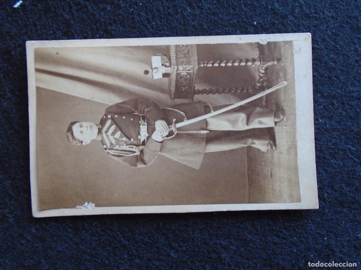 Militaria: (MI-250907)TARJETA DE VISITA REGIMIENTO 33 SABLE Y ROS
