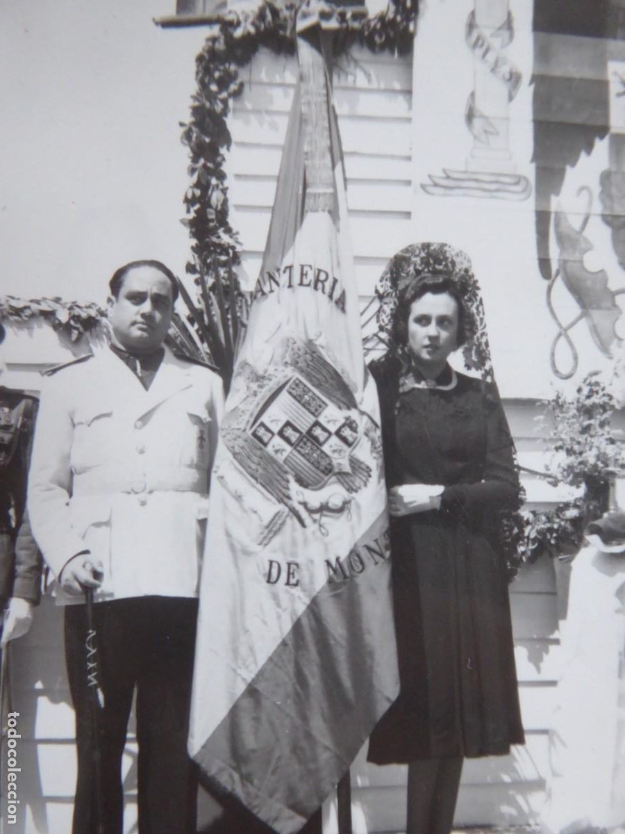 Militaria: Fotograf&iacute;a jura de bandera. Orense