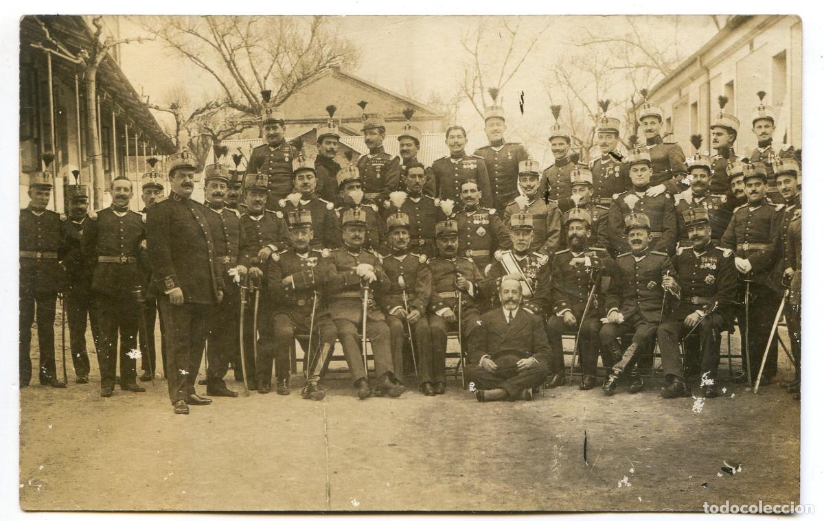 Militaria: Santander. Jefes y oficiales con un civil, Regimiento Valencia 23, fotopostal circa 1920