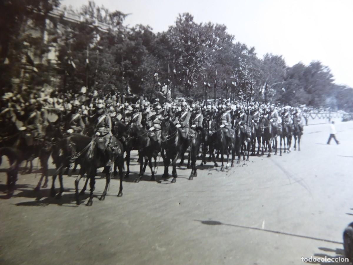 Militaria: Fotograf&iacute;a caballer&iacute;a del ej&eacute;rcito espa&ntilde;ol. Desfile de la Victoria 1940