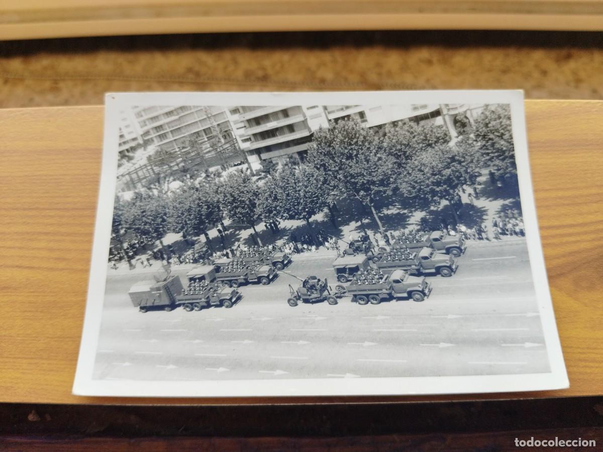 Militaria: DESFILE D&Iacute;A DE LAS FUERZAS ARMADAS EJ&Eacute;RCITO ESPA&Ntilde;OL EN BARCELONA A&Ntilde;OS 70