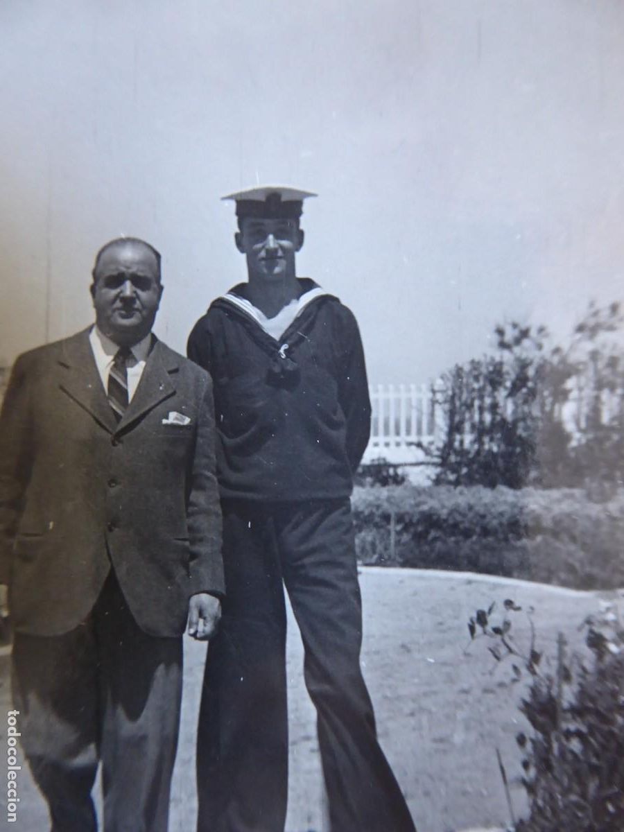 Militaria: Fotograf&iacute;a guardiamarina armada.
