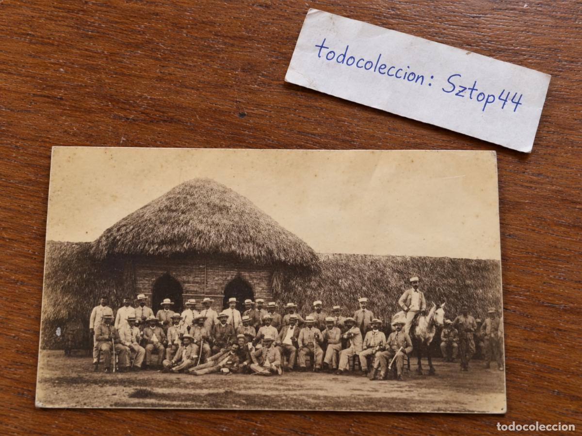 Militaria: Antigua Fotograf&iacute;a Guerra de Cuba 1898 - Oficiales y Soldados frente a Boh&iacute;os